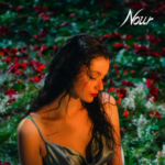 Nour publie son premier album, « Lumière »
