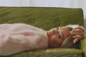 Hilary Duff dévoile le clip de « Weather For Tennis »